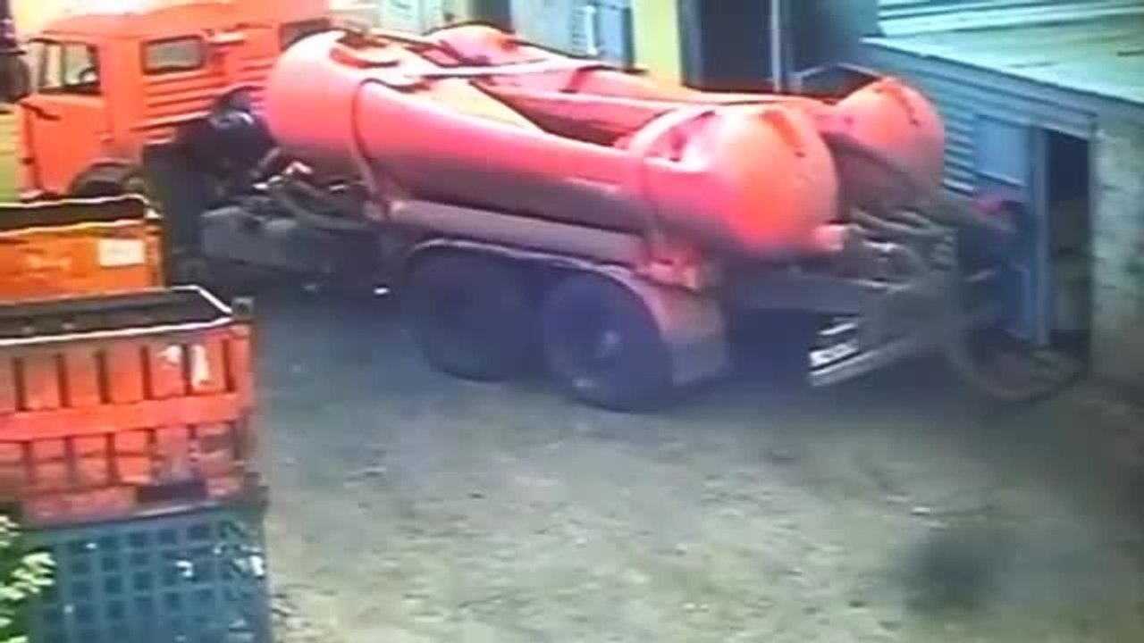 Implosion d'un camion citerne