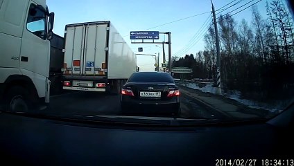 Des accidents de camion en chaine : compilation bien violente!