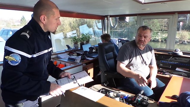 Quesnoy-sur-Deûle : avec les gendarmes de la brigade fluviale, en plein contrôle de navigation