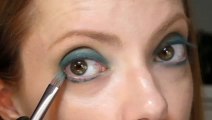 Julia Petit Passo a Passo Coque nó/ olho verde Maquiagem
