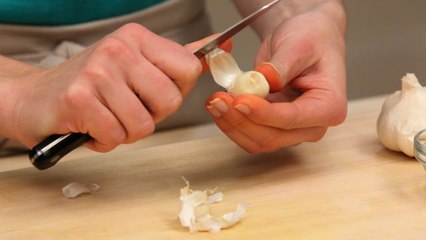 Epicurious Essentials: Cooking How-Tos - How to Mince