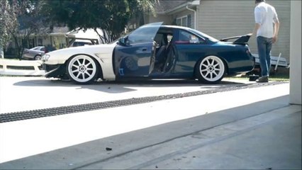 Régis nous montre sa nouvelle voiture