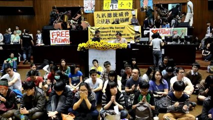 Estudiantes ocupan parlamento de Taiwán