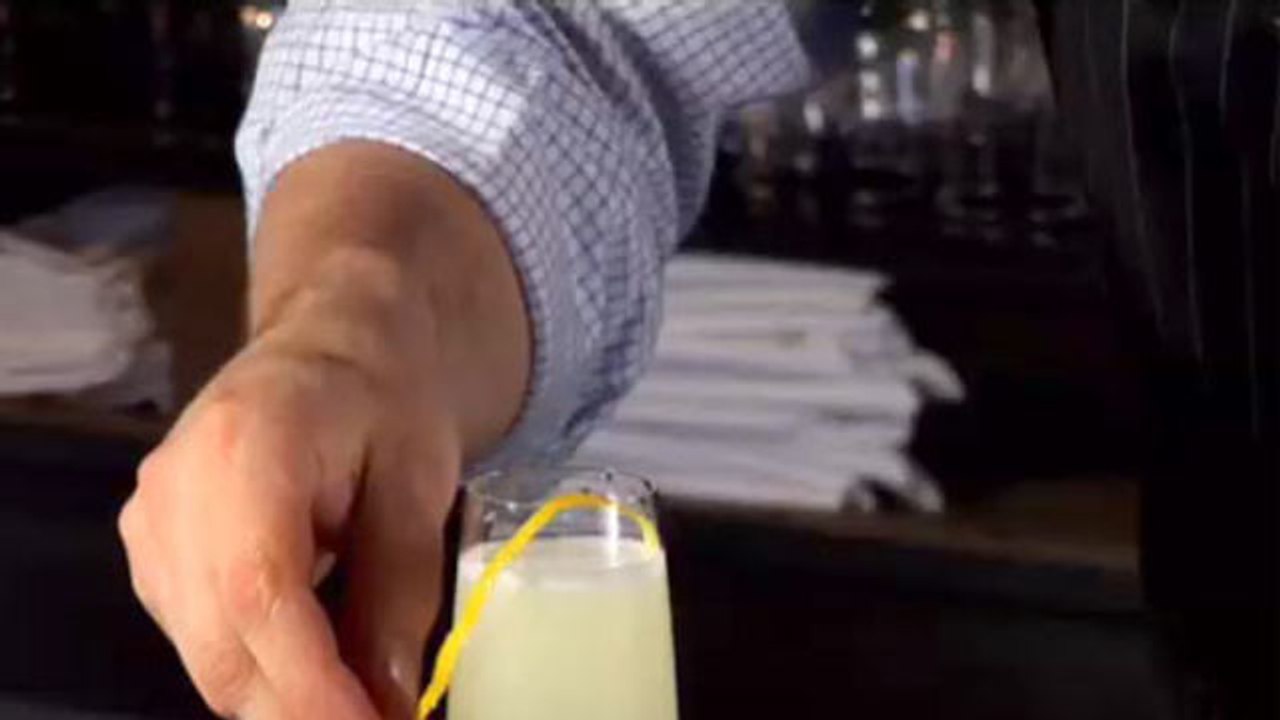 Epicurious Cocktails - How to Make a French 75