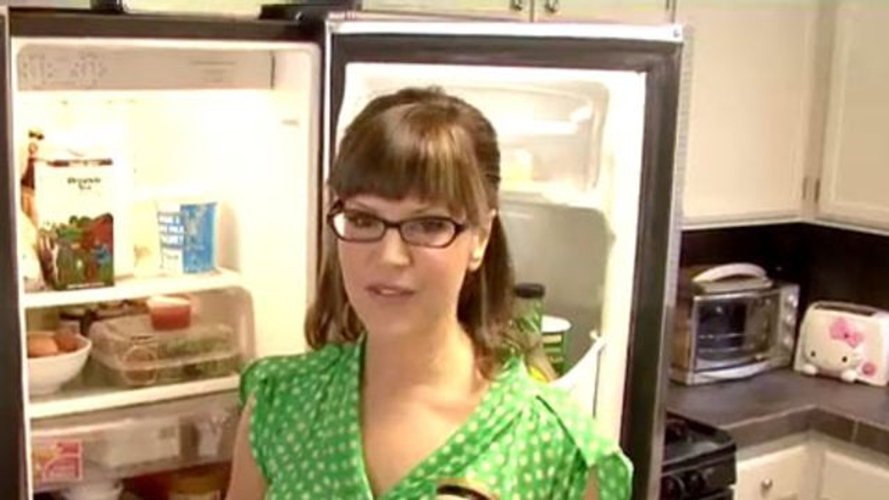 Celebrity Cooks - Tour Lisa Loeb's Kitchen