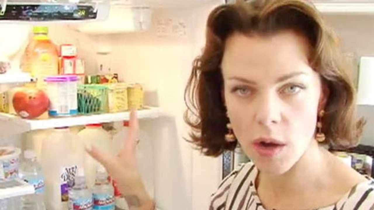 Celebrity Cooks - Tour Debi Mazar's Kitchen