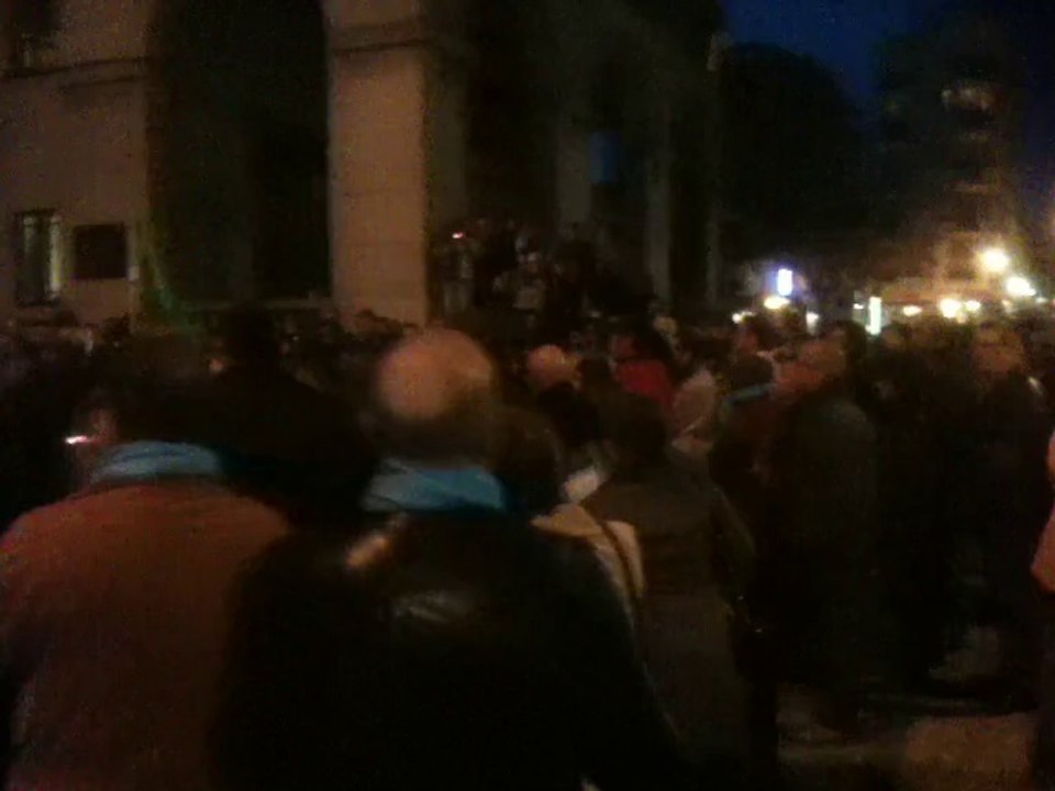 Une heure avant le meeting d'IbrahimDufriche, la place devant la mairie de #Montreuil est déjà noire de monde !