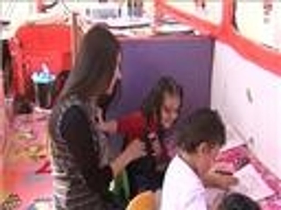 حافلة متنقلة بأحياء أنقرة لتعليم الأطفال