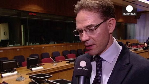 EU extends sanctions against Russia, threatens further actions