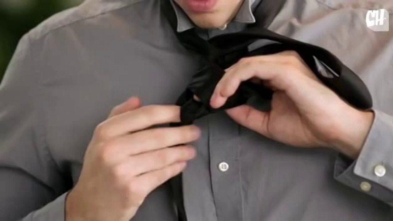 How to Tie a Tie: A Beginner's Guide