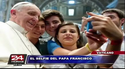 Video herunterladen: El Papa Francisco se suma de nuevo a la fiebre de los 'selfies' desde el Vaticano