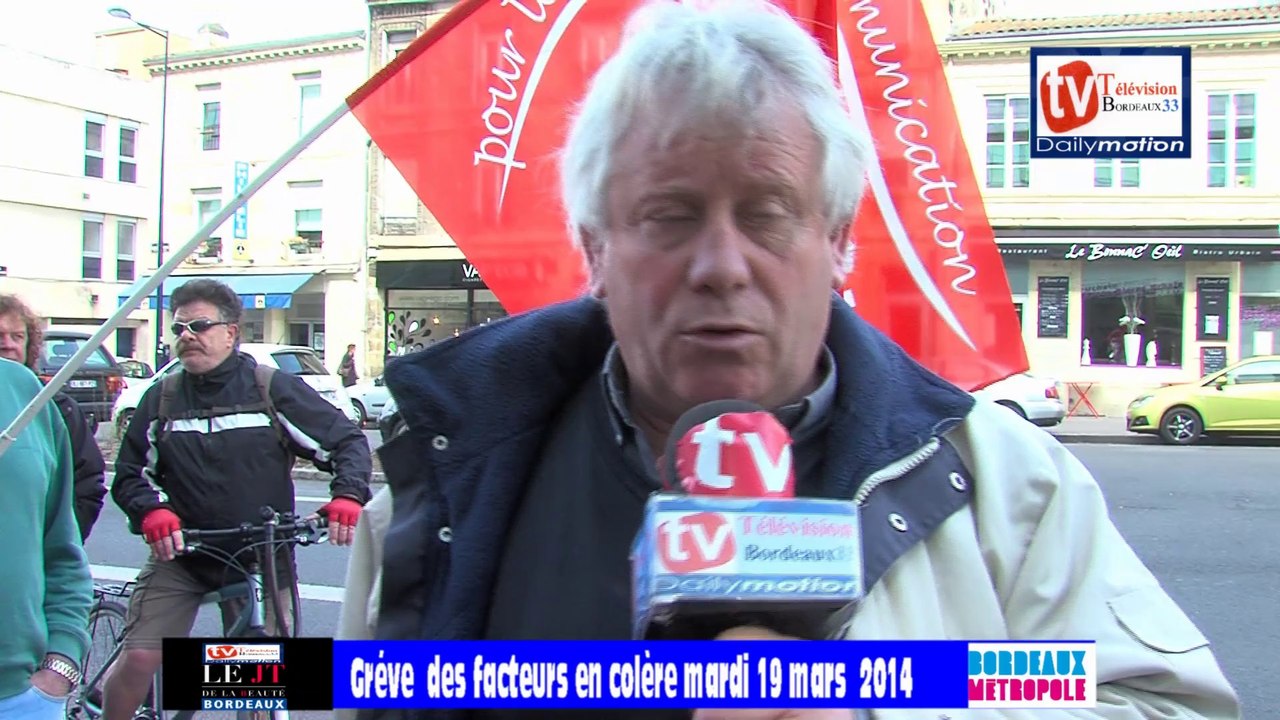 TVBordeaux33 rassemblement des facteurs factrices de Caudéran est  Bordeaux Docks  en crève devant la Grand porte Mériadeck