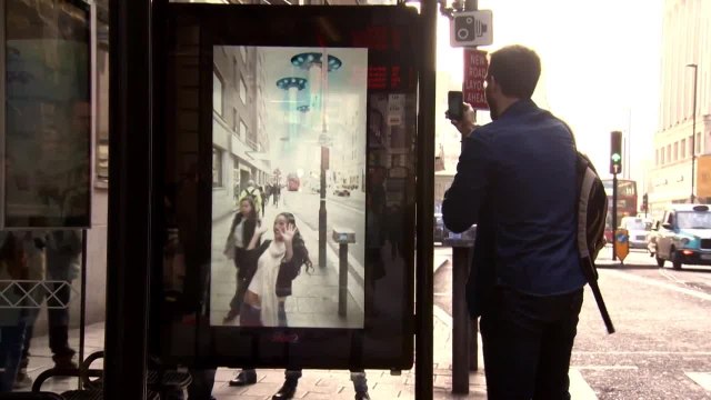 Abribus en réalité augmentée : Caméra cachée Pepsi Max