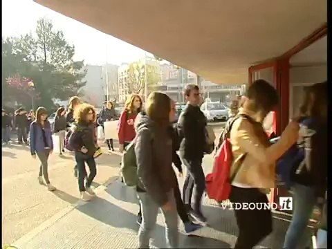 Polizia di Matera fa controlli prevenzione droga nelle scuole I.T.C. Loperfido e Liceo Scientifico