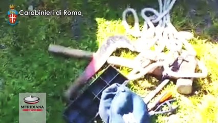 Sfondano vetrata di stazione di servizio e rubano incasso: i CC li intercettano e ne arrestano uno