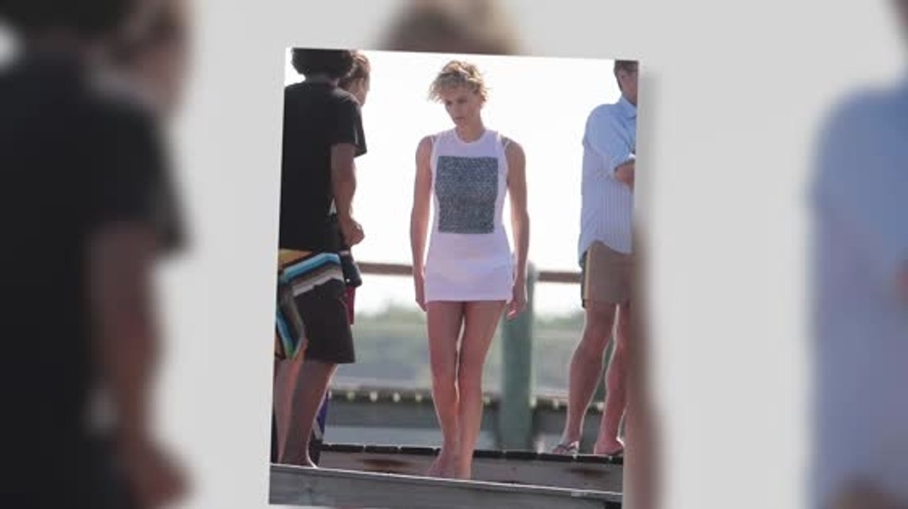 Charlize Theron trägt sexy Outfits bei einem Fotoshooting