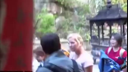 Mono "Adorable" Roba a Turistas /adorable monkey steals tourists