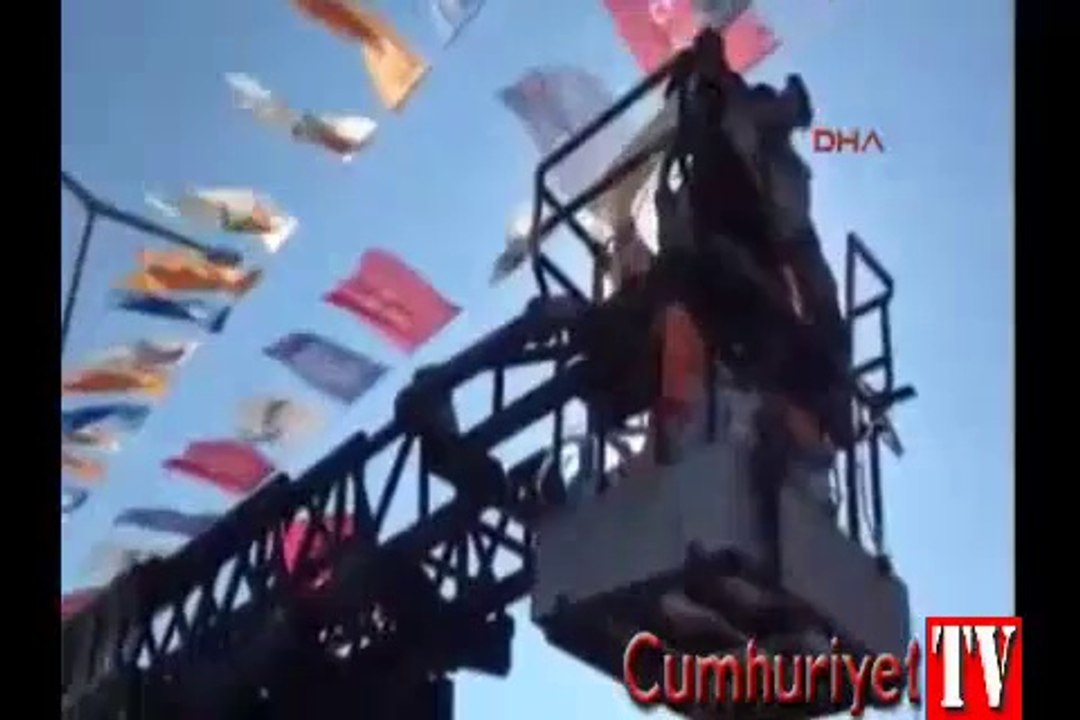 CHP'li vekilden AKP bayrağı asan itfaiye aracın...