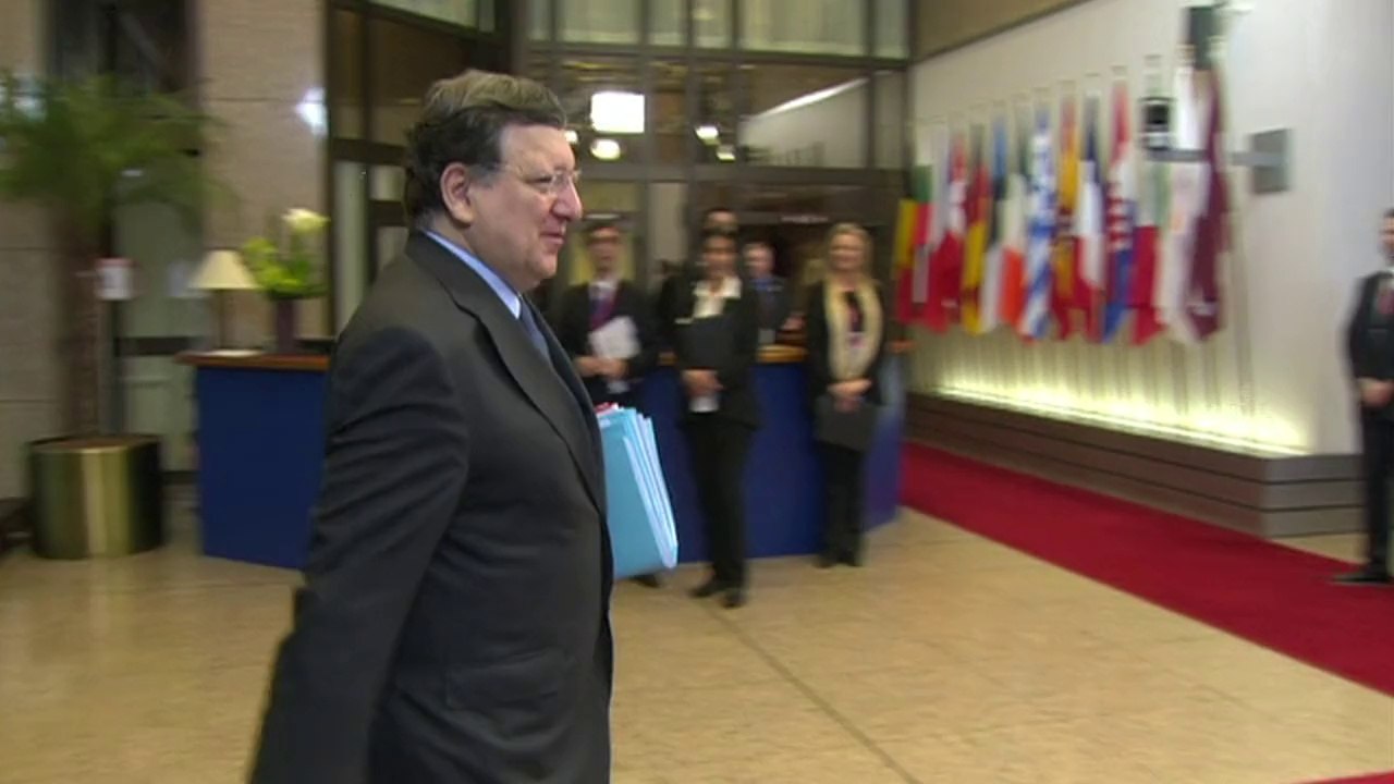 UE e Ucrânia assinam acordo de associação