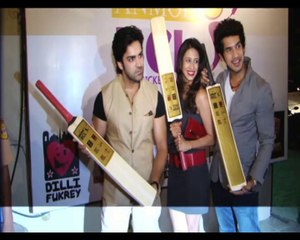 TV stars unveil golden bat for Box Cricket League