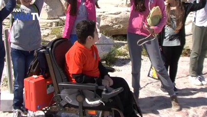 Ανθρώπινη αλυσίδα γύρω από τον Παρθενώνα