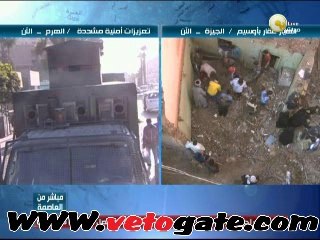 أهالى أوسيم يرفعون أنقاض المنزل المنهار