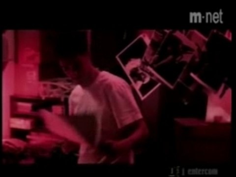 VIDEO -Kiss - Because I'm A Girl