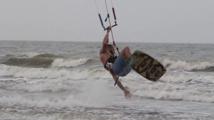 Monsieur Madone is Kitesurfing in China