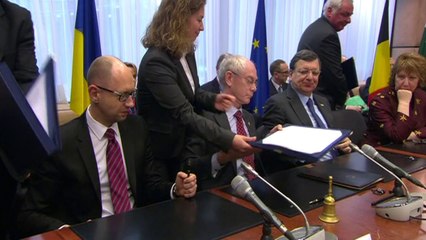 UE sanciona mais 12 pessoas ligadas à anexação da Crimeia