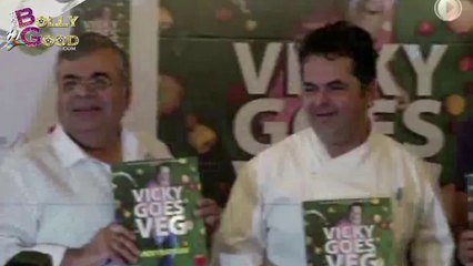 Farhan Akhtar Unveils Chef Vicky Ratnani's Book 'Vicky Goes Veg'