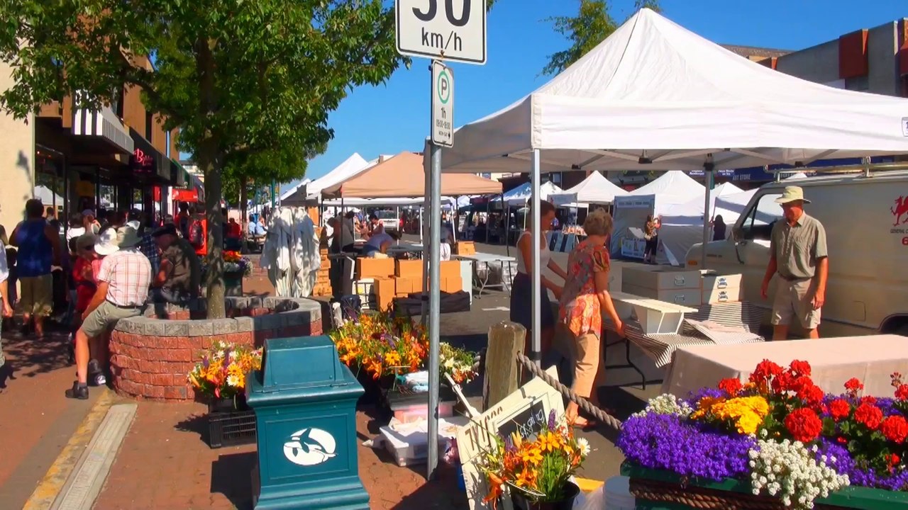 Thursday Open Air Market in Sidney.