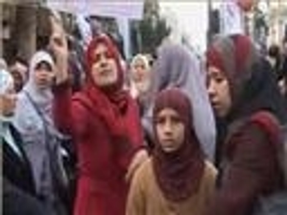 عاصفة من الاستهجان بعد منح الأم المثالية لإحدى الراقصات