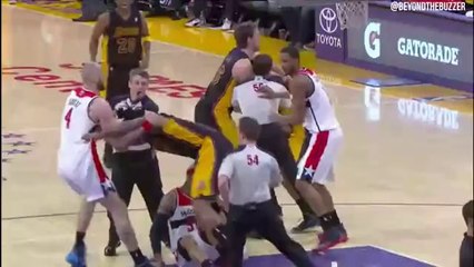 Début de bagarre entre les Lakers et les Wizards