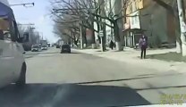 Road rage qui fini mal pour le gars... il s'éclate contre un camion! Fallait pas s’énerver!