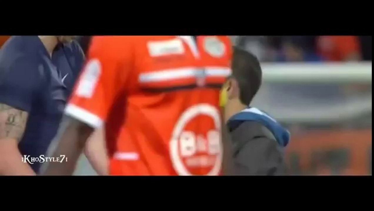 Tifoso si getta su Ibra, che gli da la maglia