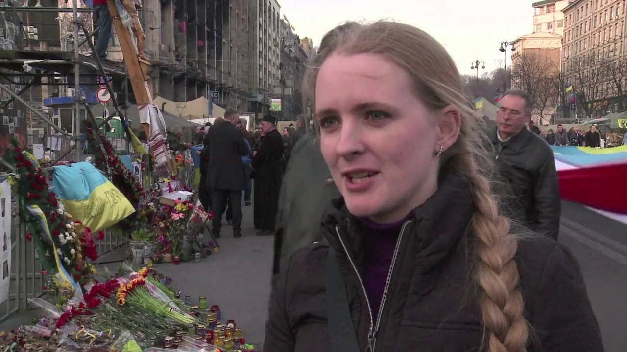 EU seals closer ties with Ukraine, sanctions Russia