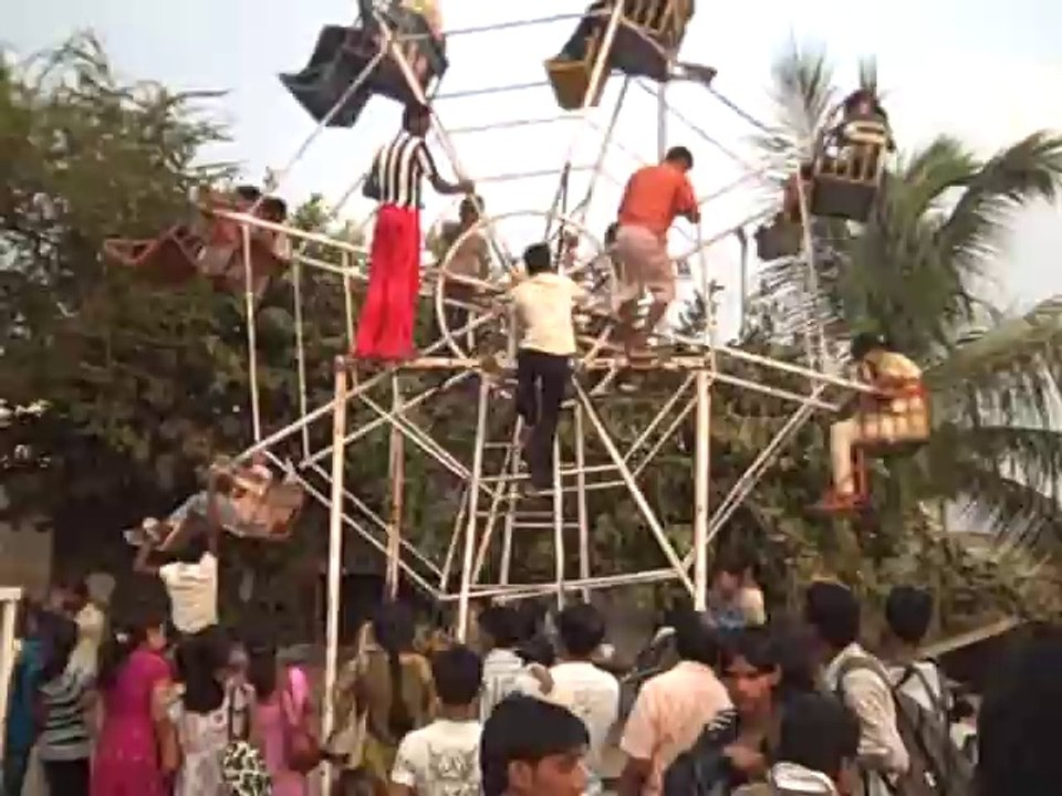 HUMAN POWERED FERRIS WHEEL