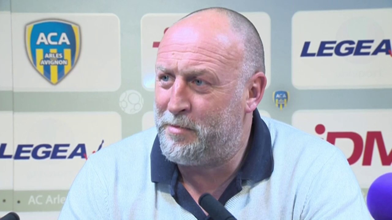 Conférence de presse AC Arles Avignon - FC Istres (2-2) : Franck  DUMAS (ACA) - José  PASQUALETTI (FCIOP) - 2013/2014