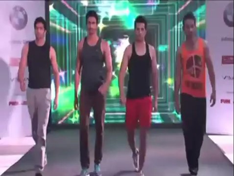 Kabir Bedi unveils Riyaz Ganji's collection - IANS India Videos