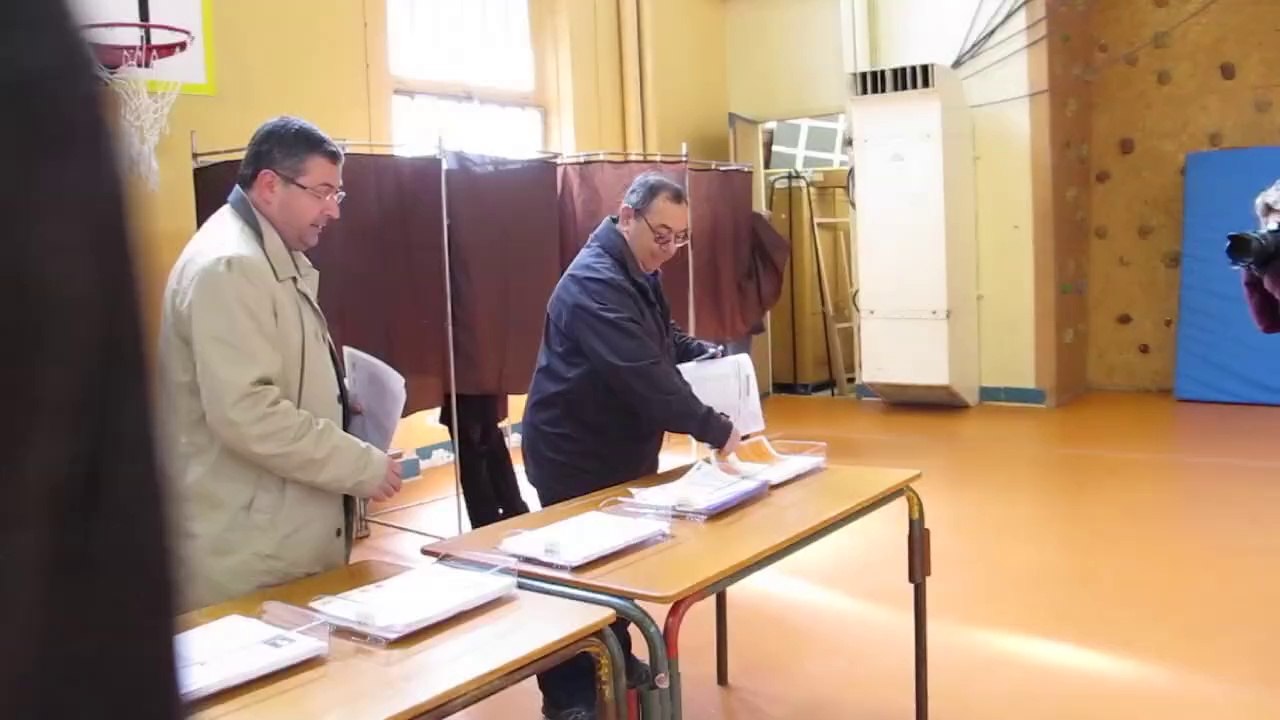 Jérôme Safar a voté au bureau Capuche à Grenoble ce matin