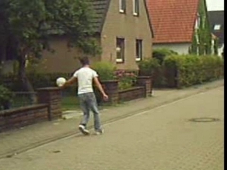 Ballkünstler Christopher Gottesleben