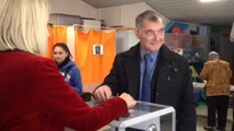 Jean Broquier vote à Brignoles