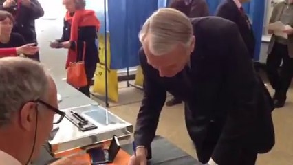 Jean-Marc Ayrault a voté à Nantes dimanche 23 mars 2014