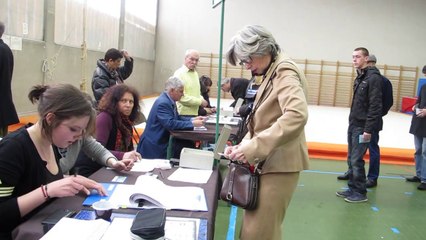 Mireille d'Ornano a voté en fin de matinée au bureau de vote Hoche
