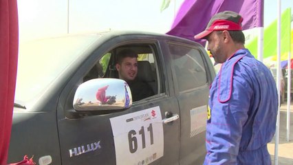 سباق الرالي في باكستان يجذب عشرات آلاف المتفرجين