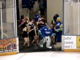 Hockey Goal Keeper dancing the Wobble! Awesome...