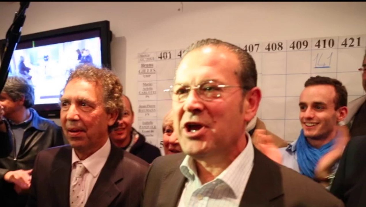 Bruno Gilles (UMP) fête sa victoire à sa permanence