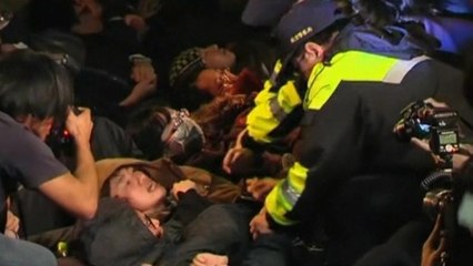 Protesters occupy Taiwan gov't building over China trade pact