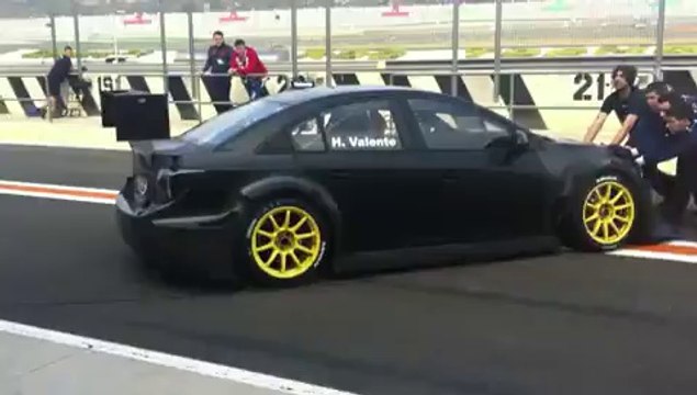 Chevrolet WTCC 2014 tests Valencia