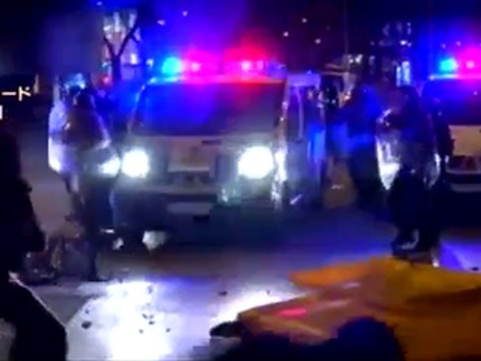 スペインでデモ隊と警官隊衝突、経済政策に抗議